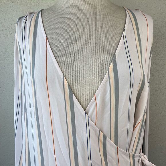 NWT Trouvé Wrap Blouse Size L - Picture 2 of 10